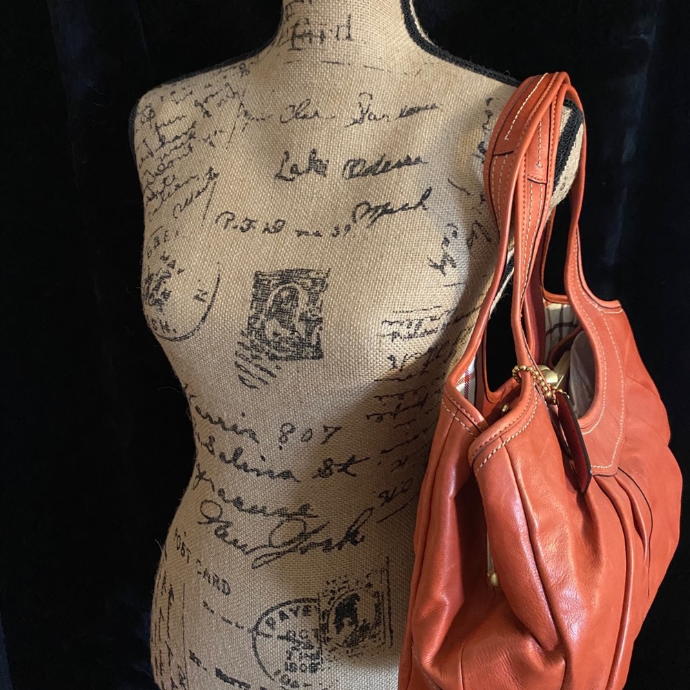 💯Coach shoulder bag - Picture 2 of 5